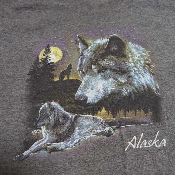 Gray Wolf Graphic T-Shirt - Picture 3 of 4